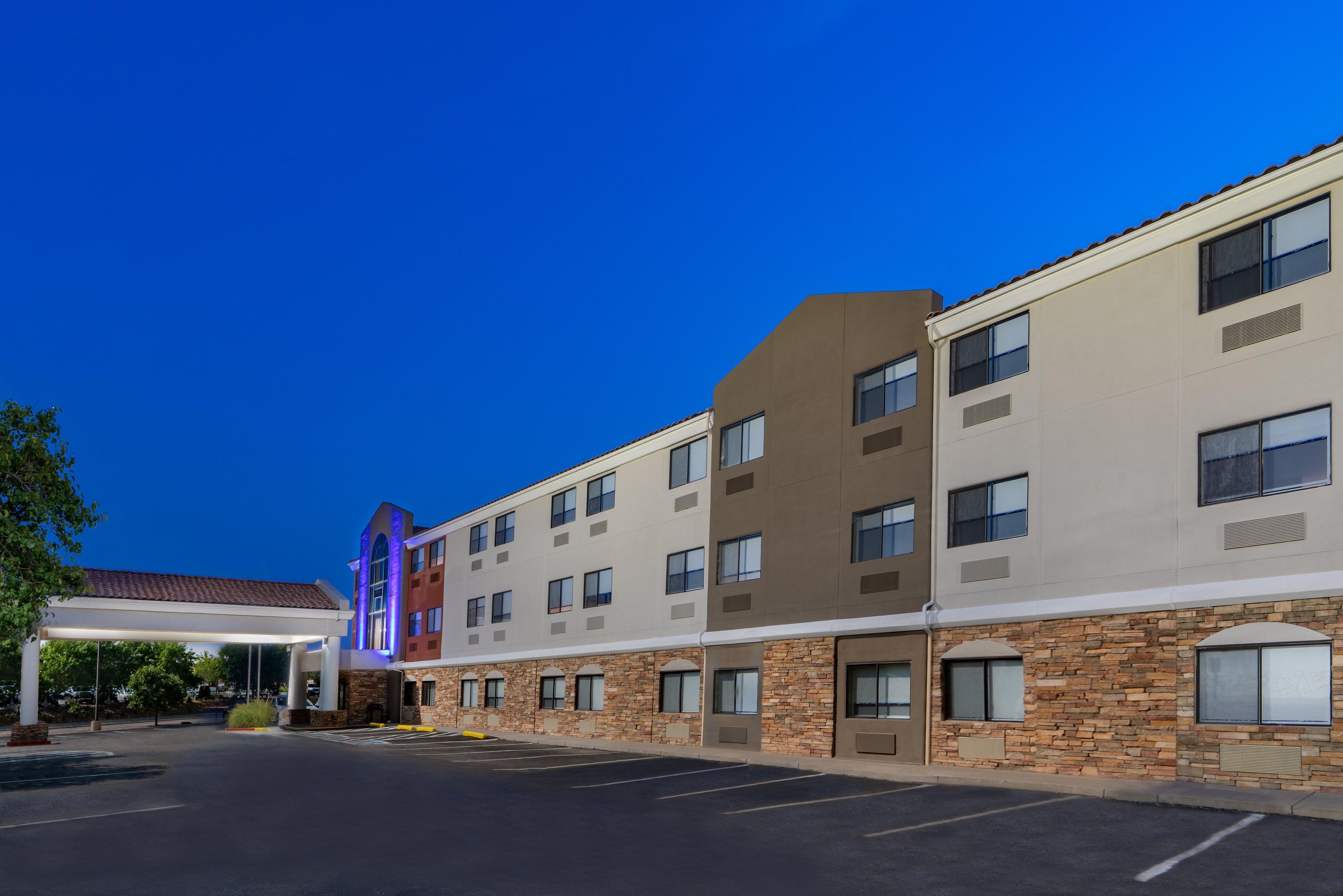 Holiday Inn Express Hotel & Suites Albuquerque - North Balloon Fiesta Park By Ihg Exterior photo